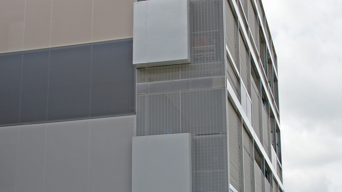 façade en grille métallique électro-soudée RADIUS architecture Reims www.maillemetaldesign.fr - <p>façade en grille métallique électro-soudée RADIUS architecture Reims <a href=