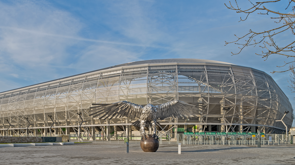 Stade FTC Budapest façades en maille métallique spiralée inox EIFFEL40100 www.maillemetaldesign.fr
