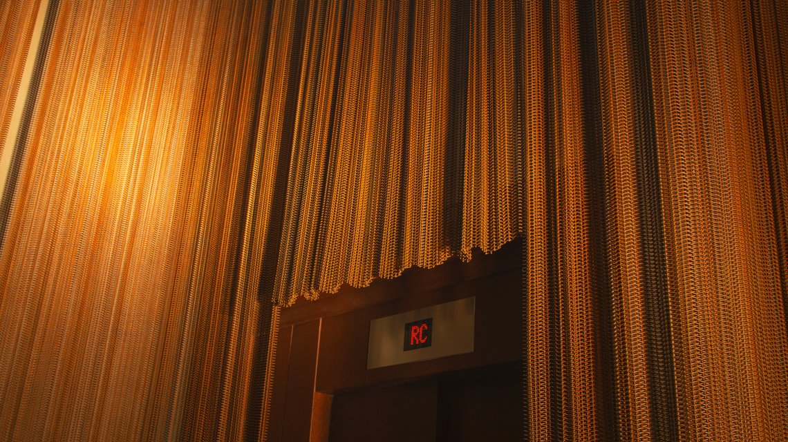 Cortina metálica arquitetónica MIES – Acabamento efeito enferrujado - <p>Cortina arquitetónica em malha metálica espiralada MIES com acabamento efeito enferrujado estabilizado. Uma solução elegante para compartimentar e valorizar espaços interiores de alto padrão.</p>