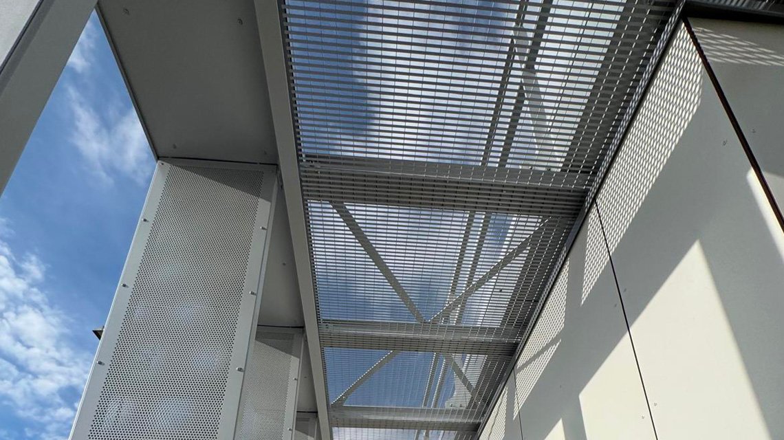 Arquitetura industrial – Airbus Ziegler - <p>Projeto de arquitetura industrial integrando grade eletrossoldada Slot, serralharia metálica e linguagem contemporânea.</p>