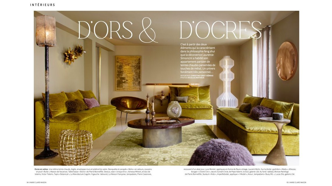 Marie Claire Maison – Cortina em malha metálica inox na arquitetura de interiores - <p>Interior parisiense assinado por Laurence Simoncini Decoration, publicado na Marie Claire Maison. Uma cortina em malha metálica inox estrutura o espaço, filtra a luz e confere ao metal uma dimensão quase têxtil e acolhedora.</p>